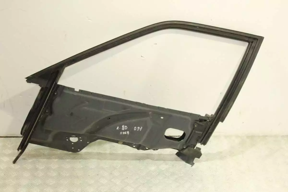 Рамка двери передней левой к Audi 80 1990