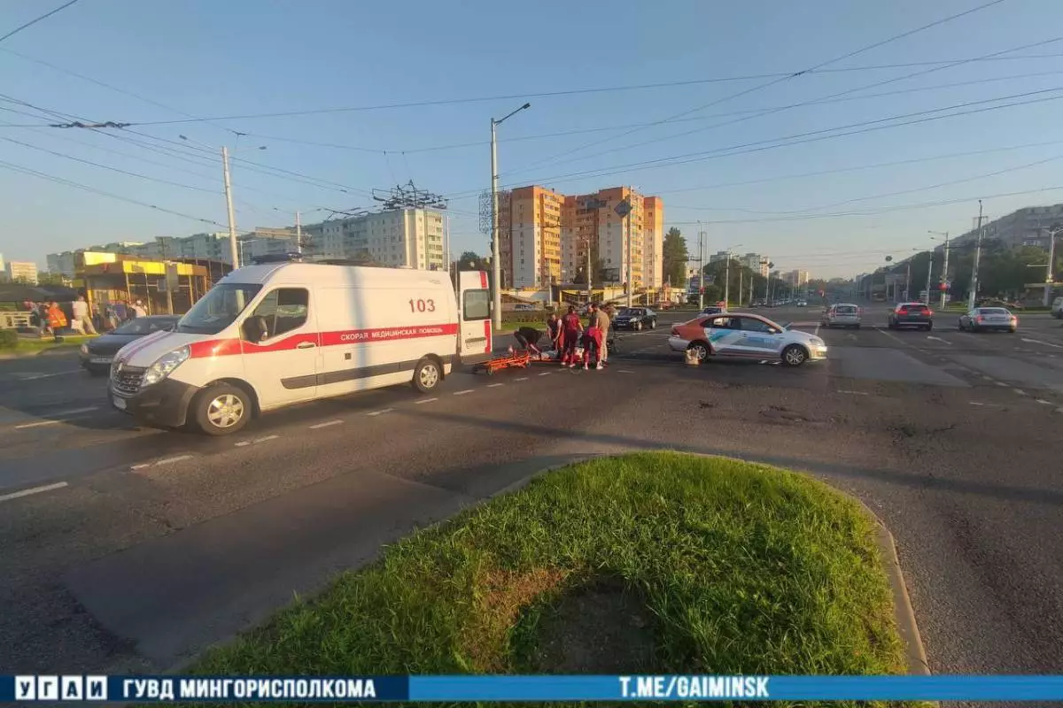 Появилось видео аварии авто каршеринга и мотоциклиста в Минске