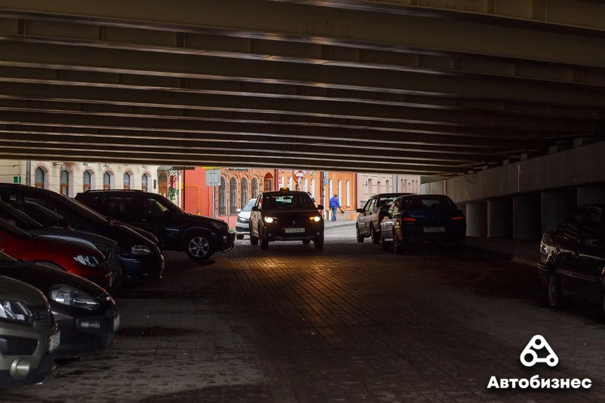 Водители назвали главные проблемы дворовых парковок