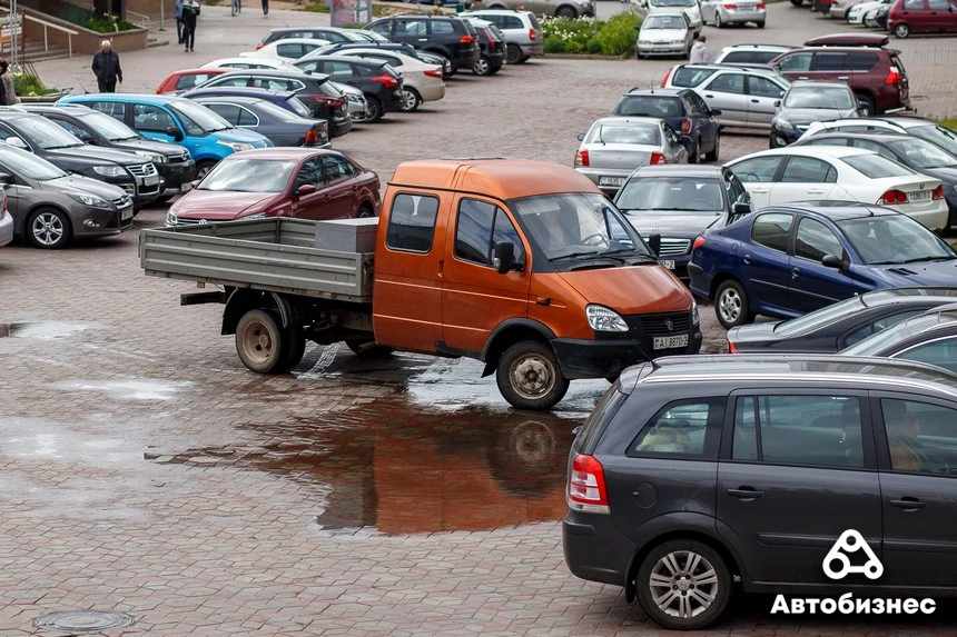 Водители назвали главные проблемы дворовых парковок