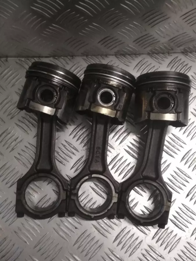 Поршень к Mazda 6 2003