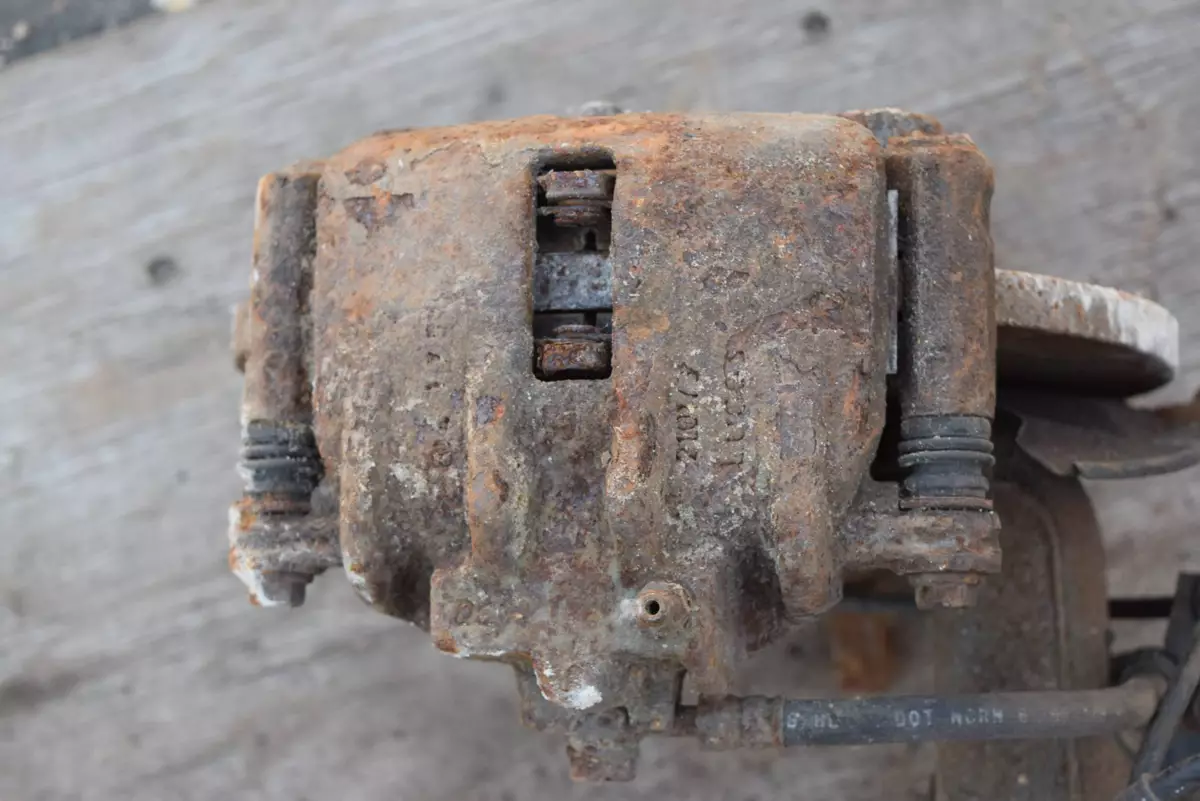 Суппорт передний правый к Rover 25 2001