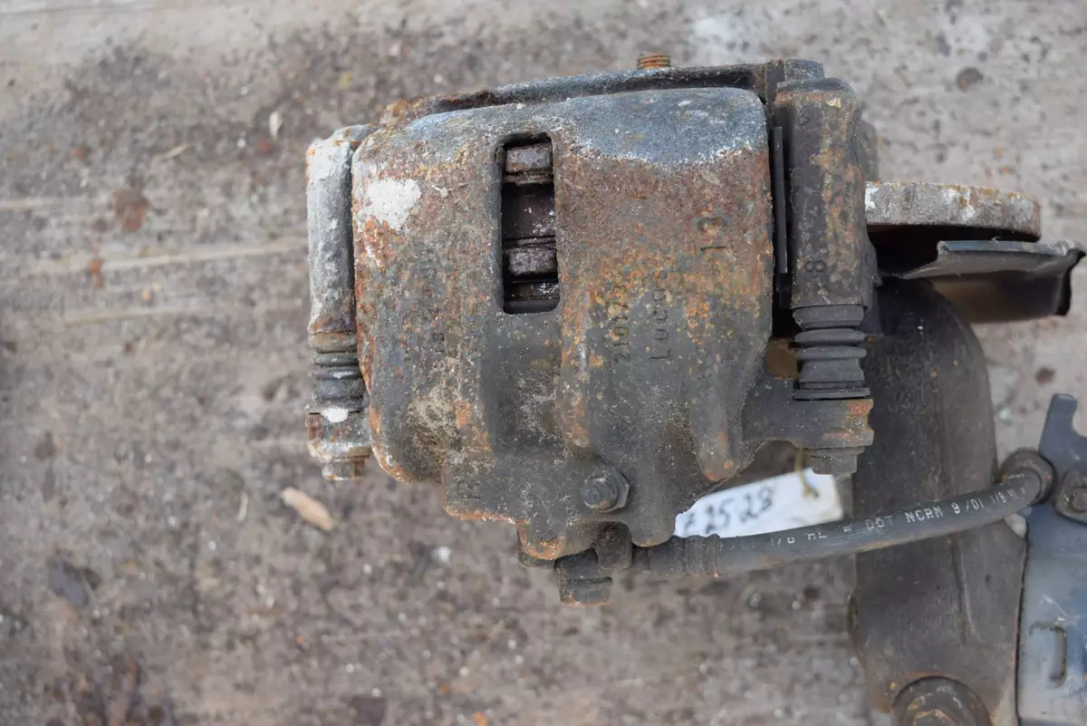 Суппорт передний правый к Rover 25 2000