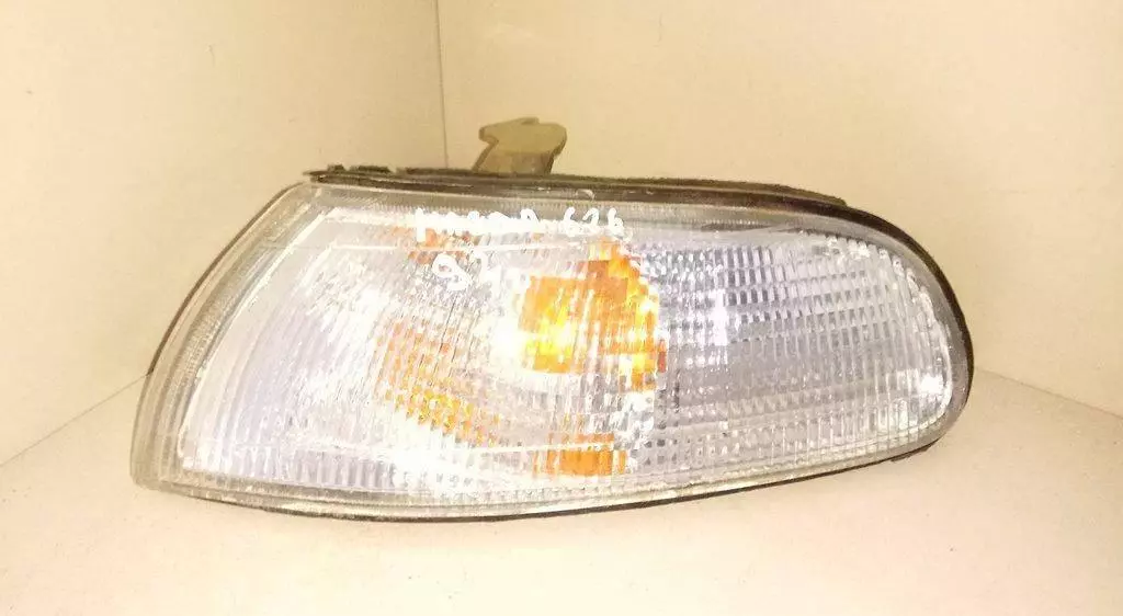 Поворотник левый к Mazda 626 1994