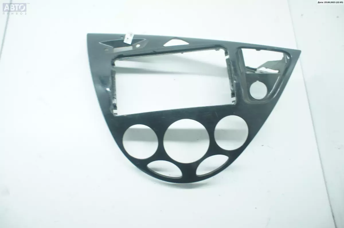Рамка под магнитолу к Ford Focus 2003