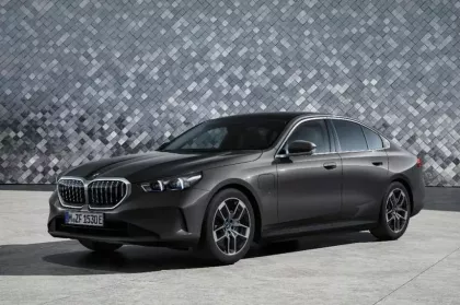 Новейшие гибридные «пятерки» BMW покажут на автосалоне в Мюнхене