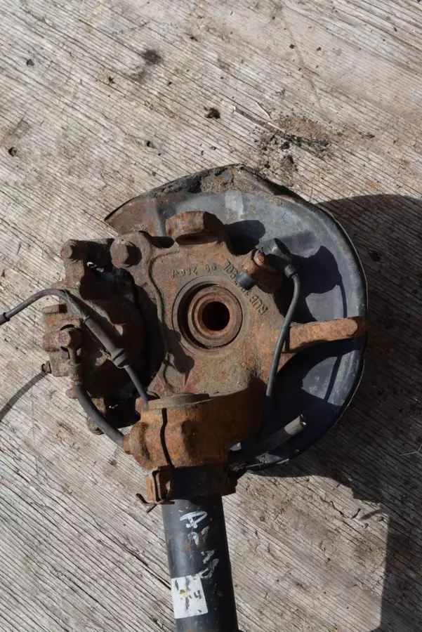 Ступица передняя левая к Rover 25 2001