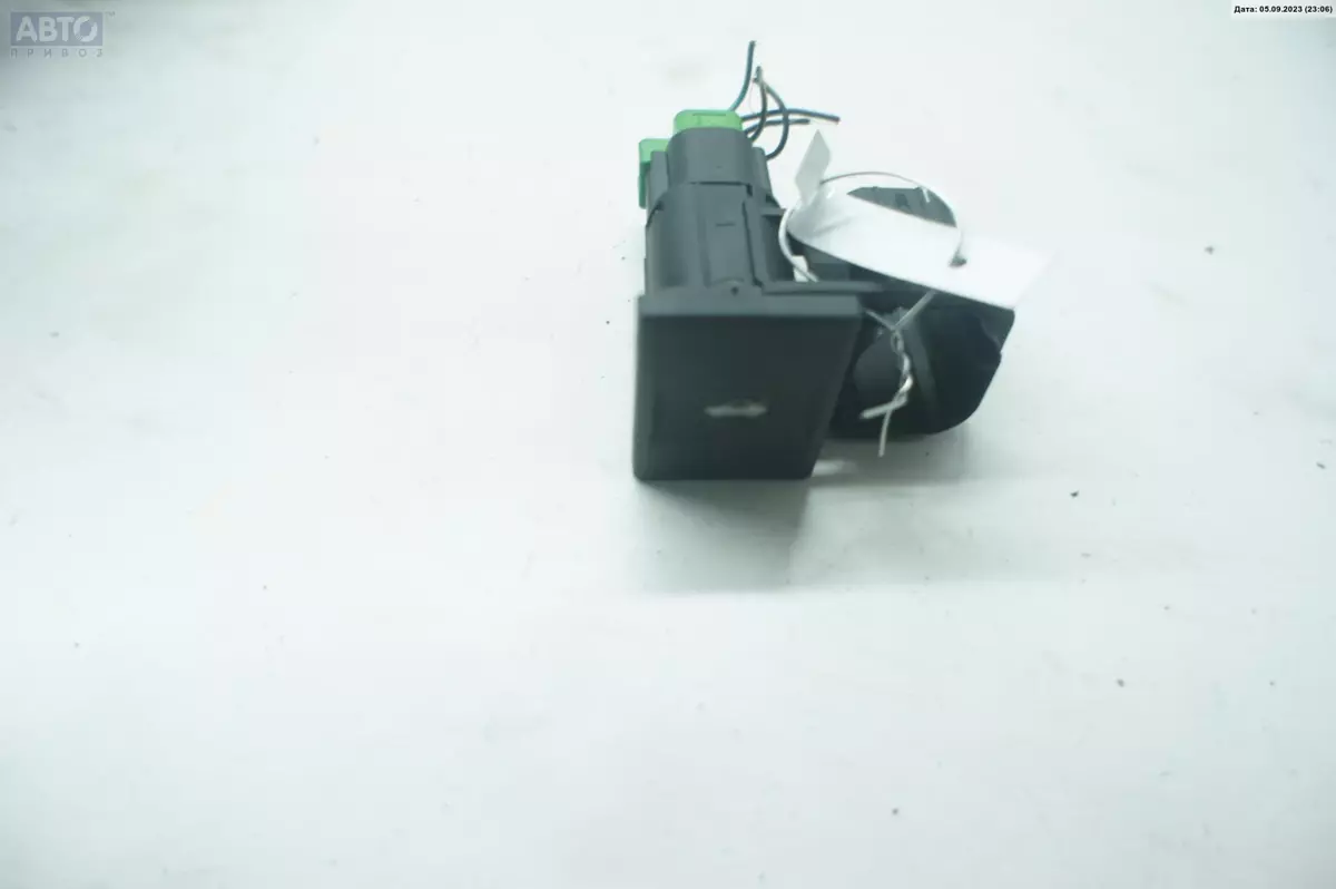 Кнопка  к Ford Mondeo 2001