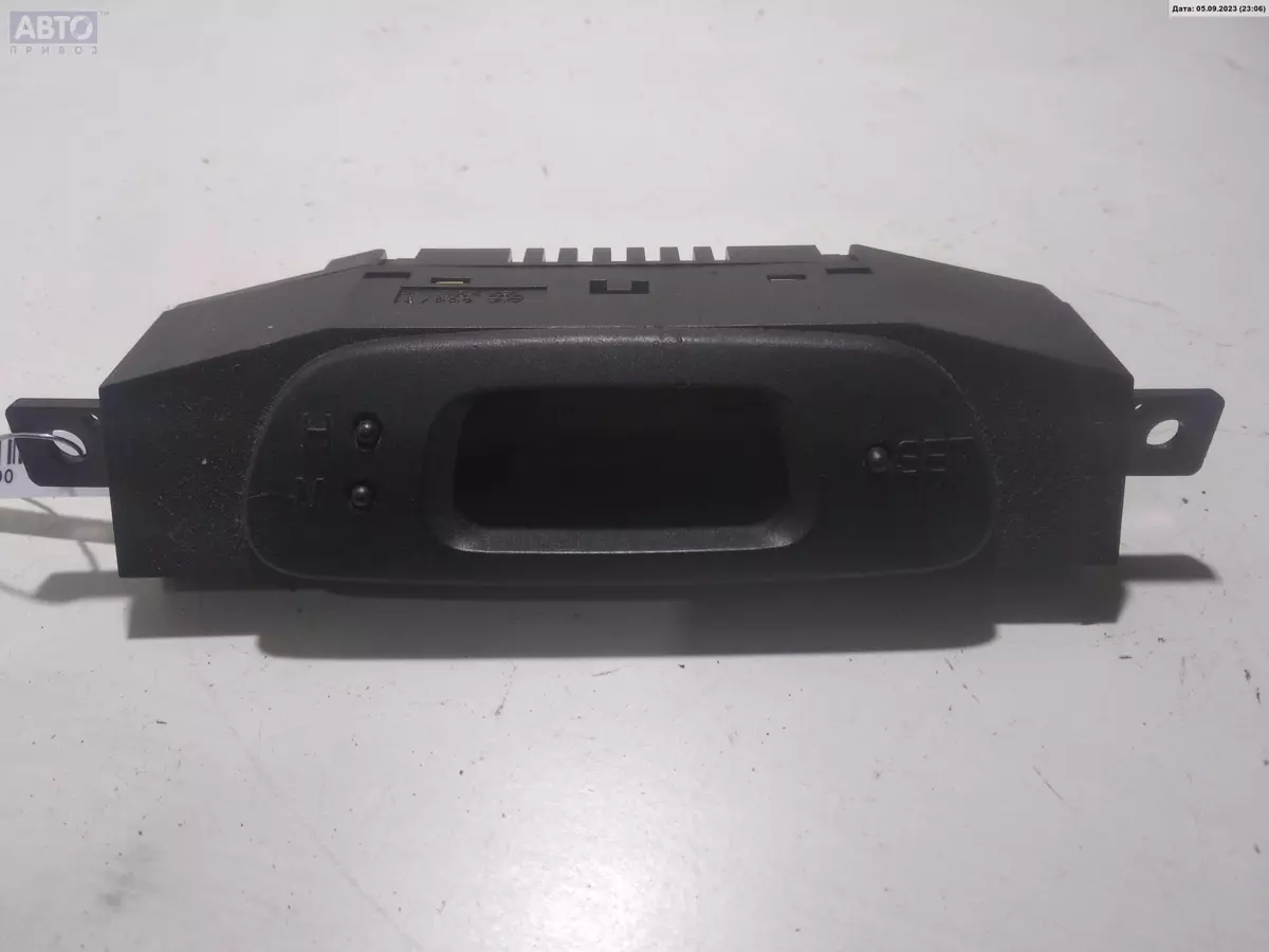 Часы к Mitsubishi Carisma 1996