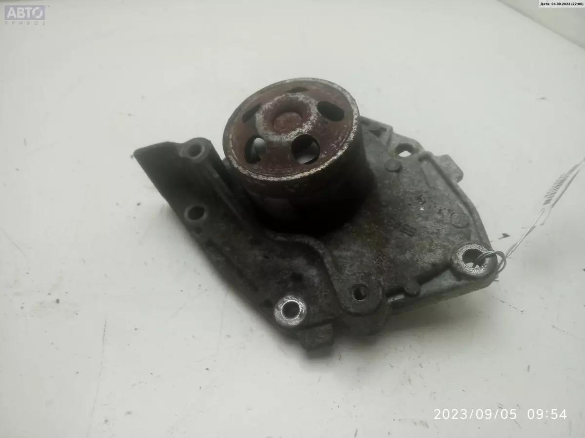 Помпа к Opel Vivaro 2004