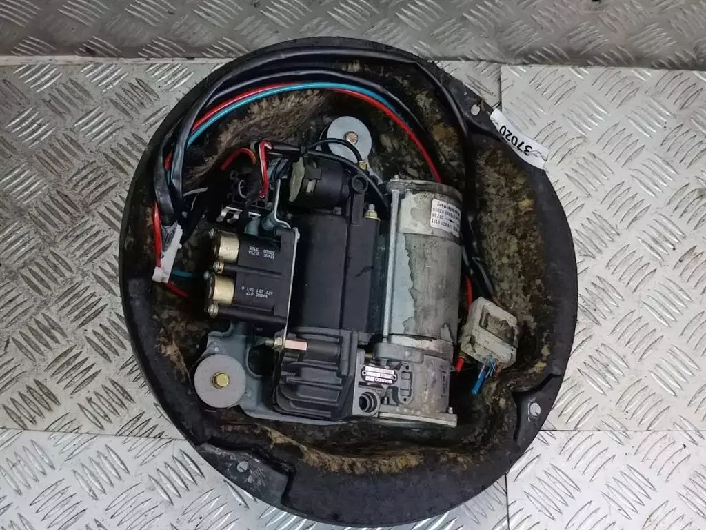 Компрессор пневмоподвески к BMW X5 2003