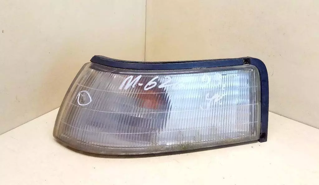 Поворотник левый к Mazda 626 1993
