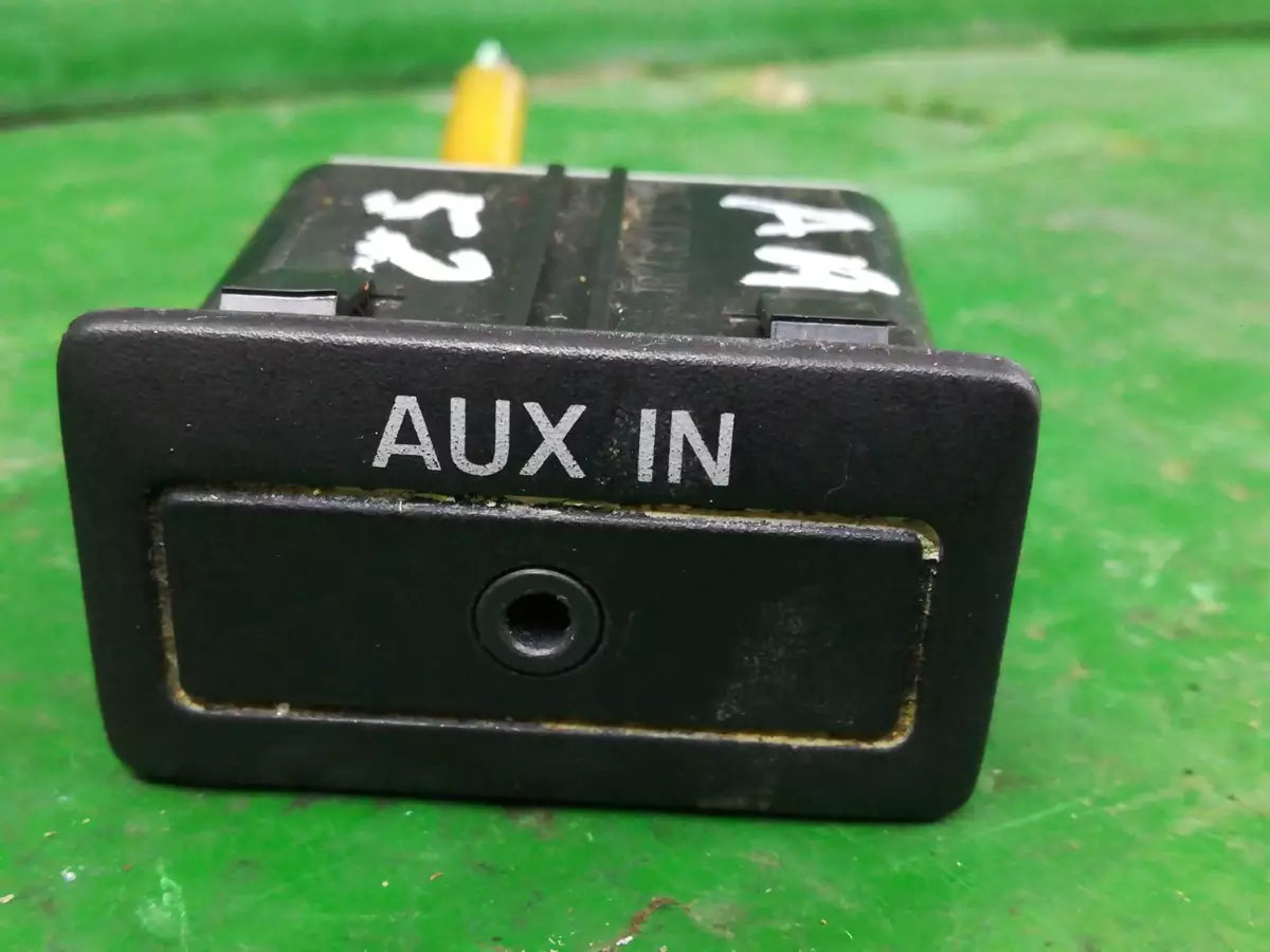 Разъем AUX / USB к Mazda 3 2010