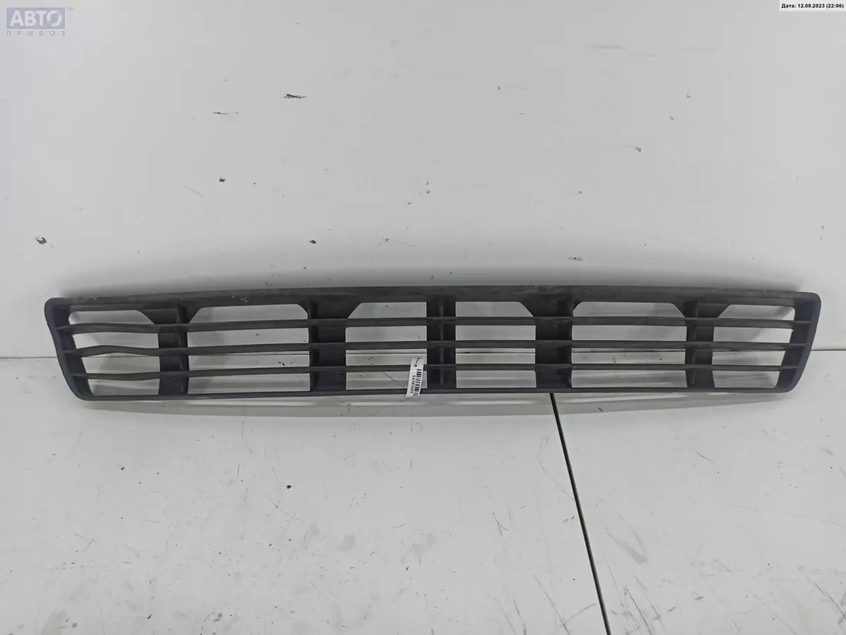 Решетка бампера к Audi A4 1997