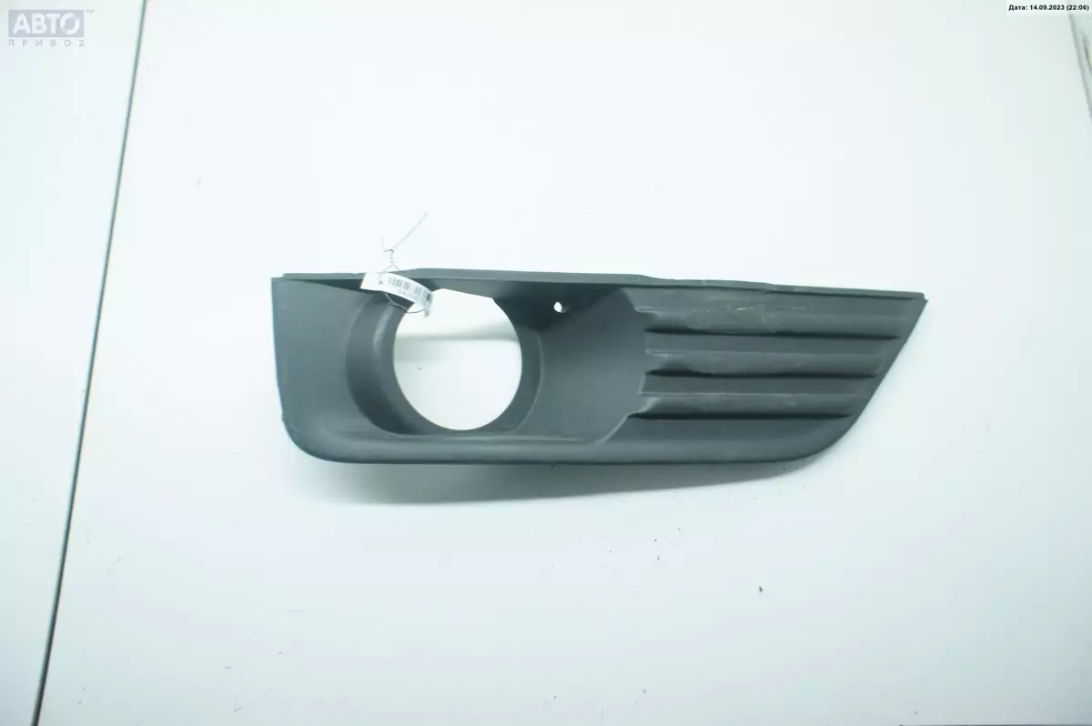 Рамка фары к Ford Focus 2005
