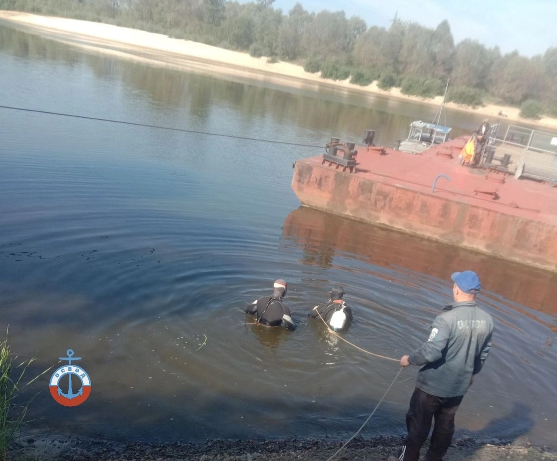 В Припяти утонул автомобиль