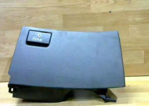 Бардачок к Mazda MPV 2003