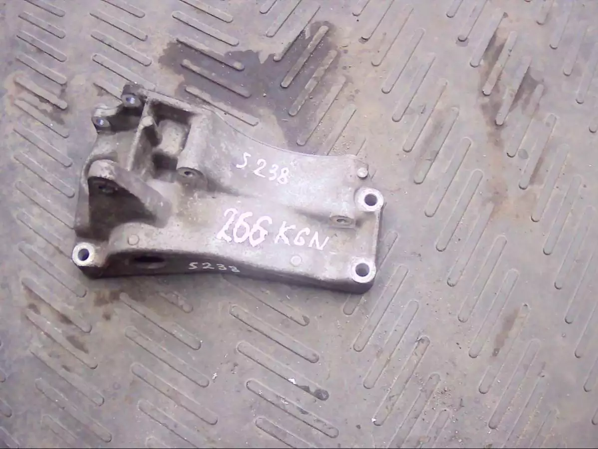 Кронштейн генератора к Volkswagen Polo 2001