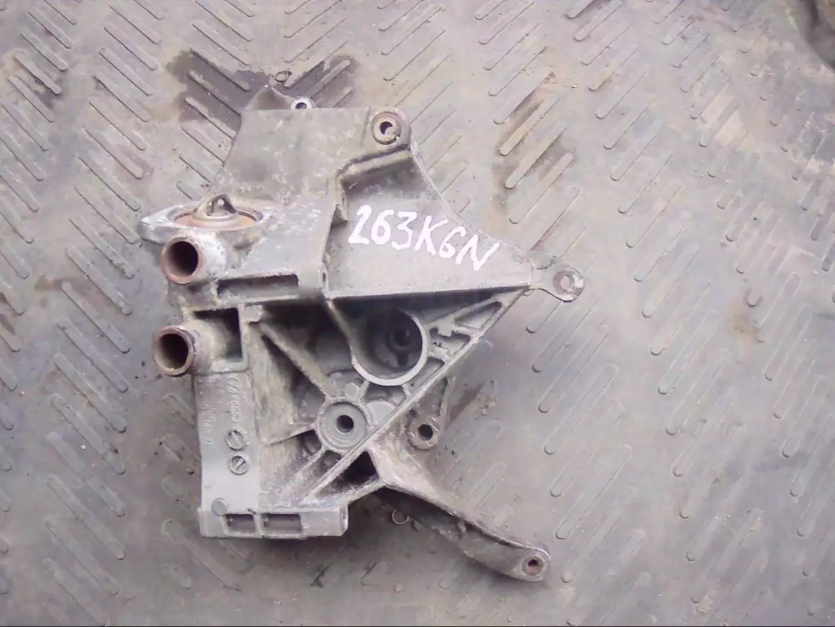 Кронштейн генератора к Audi A4 1997
