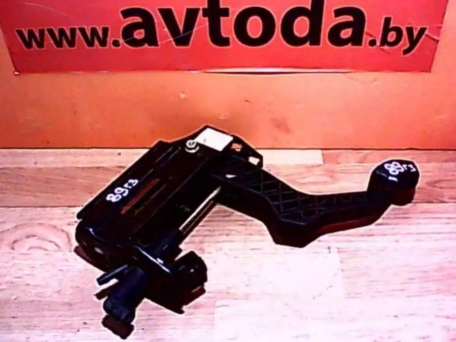 Педаль к Volkswagen Golf 2001