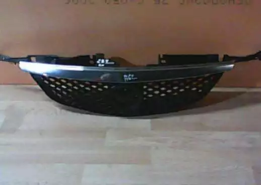 Решетка радиатора к Mazda Premacy 2000