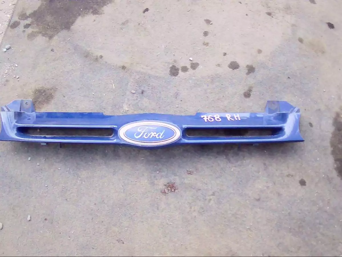 Решетка радиатора к Ford Mondeo 1996