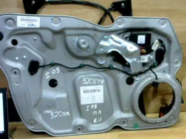 Стеклоподъемник к Volkswagen Touran 2004