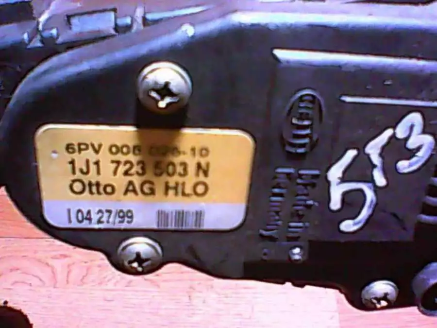 Педаль к Volkswagen Bora 1999