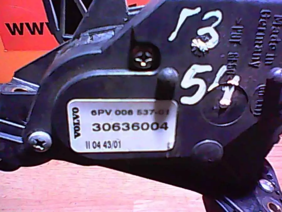 Педаль к Volvo S60 2001
