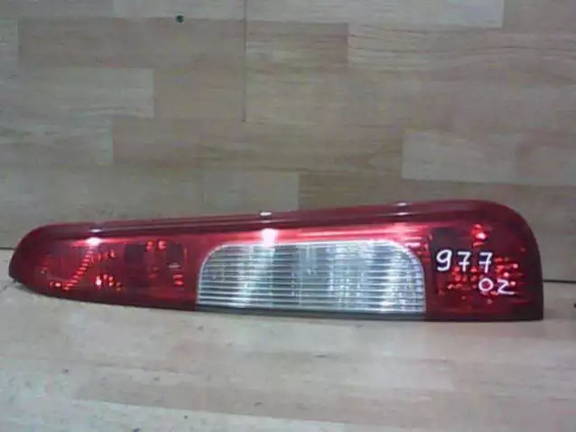 Фонарь задний правый к Ford C-MAX 2004