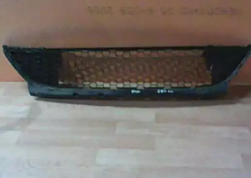 Решетка радиатора к Dacia Logan 2010