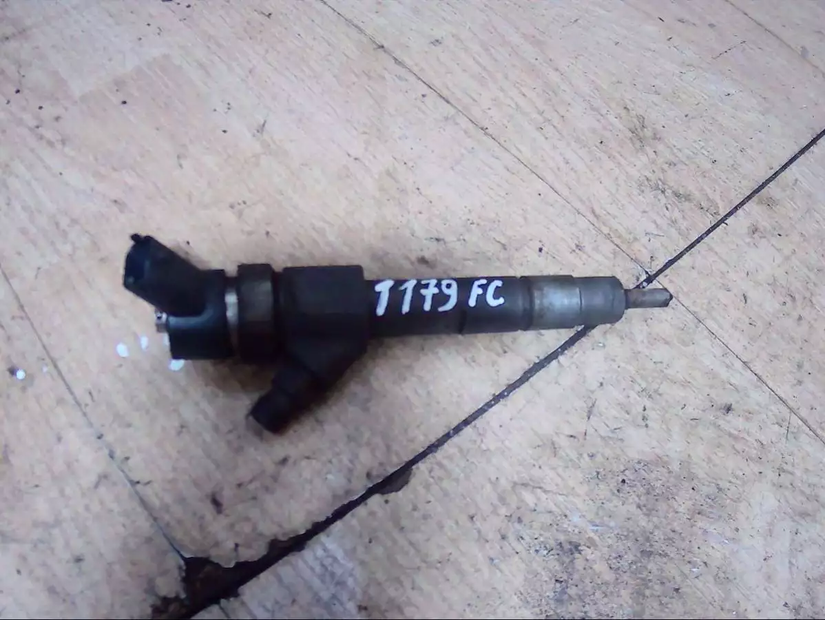Форсунка к Mitsubishi Carisma 2001
