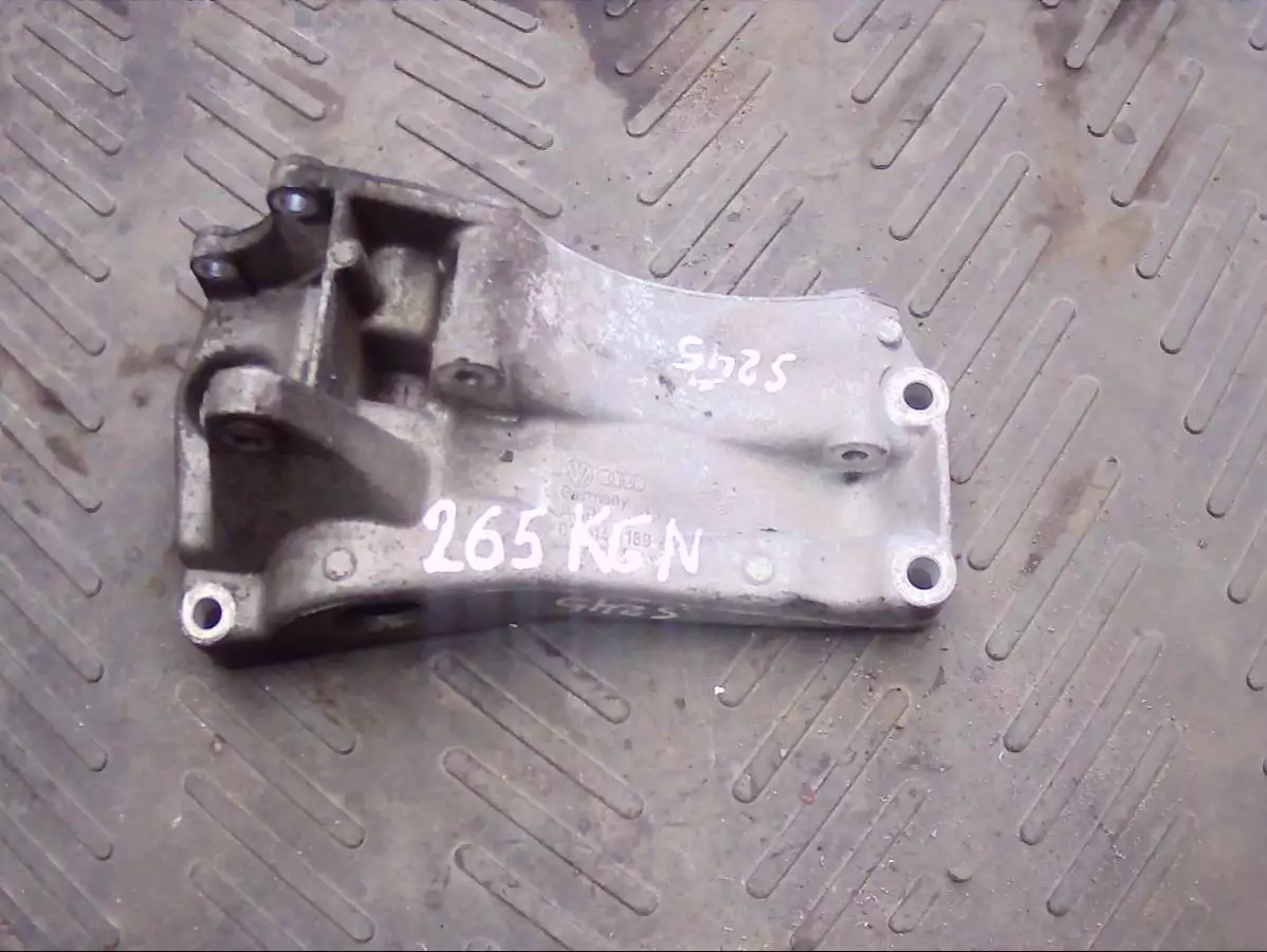 Кронштейн генератора к Volkswagen Golf 2000