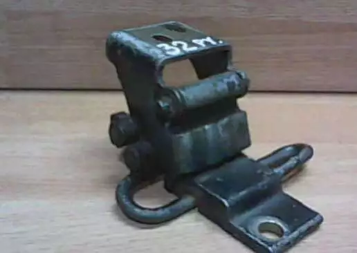 Петля двери к Audi A4 1996