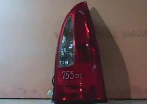 Фонарь задний правый к Mazda Premacy 2000