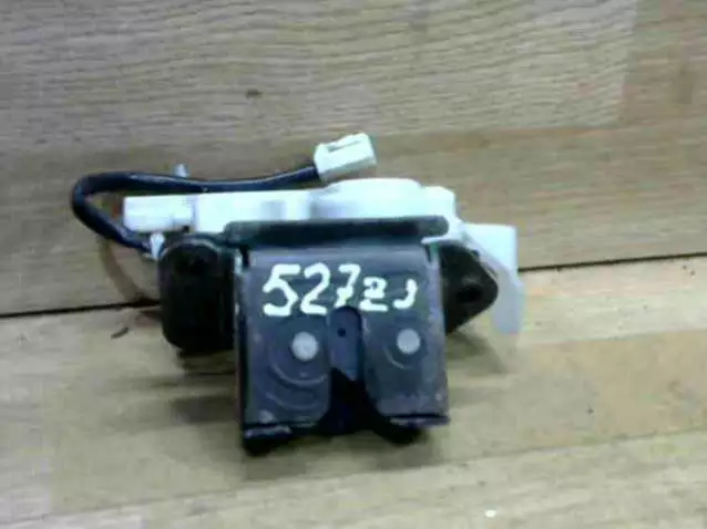 Замок (кнопка) крышки багажника к Mazda 6 2002