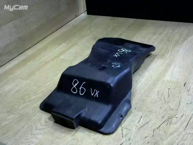 Воздуховод к Mercedes-Benz  1990