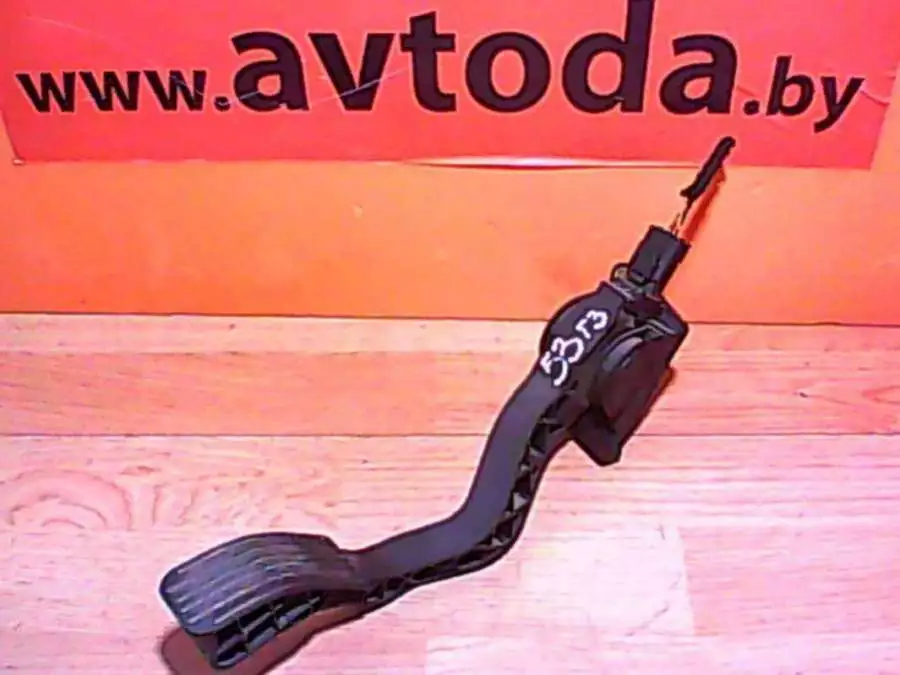 Педаль к Peugeot 307 2003