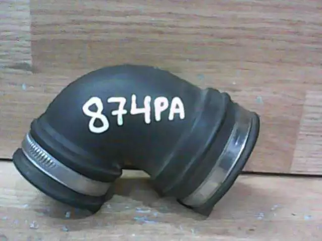 Патрубок к Mazda MPV 2003