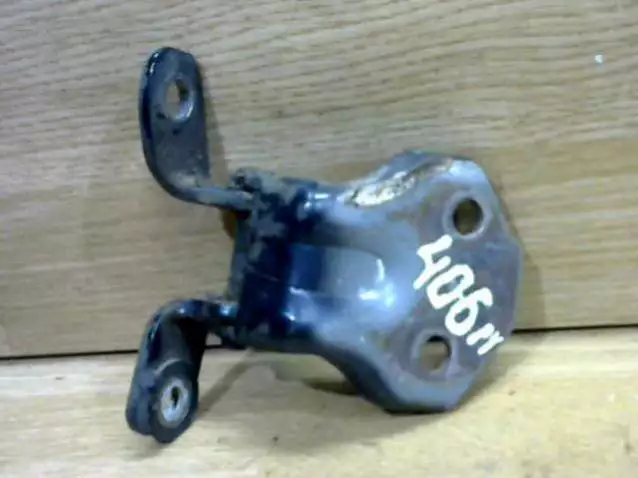 Петля двери к Mazda Xedos 6 1996