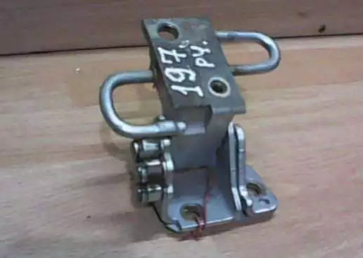 Петля двери к Audi A4 2005