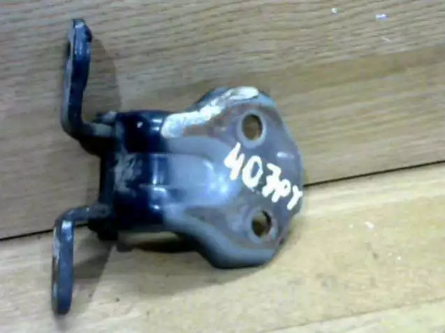 Петля двери к Mazda Xedos 6 1996
