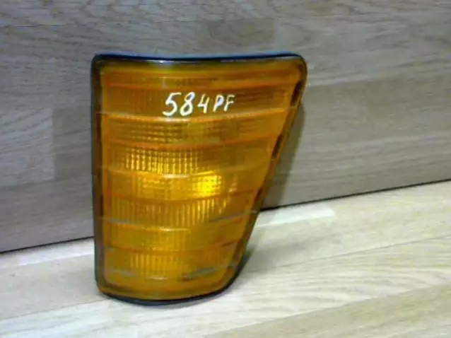 Поворотник левый к Mercedes-Benz 207 1990