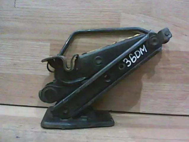 Домкрат к Mazda 2 2003
