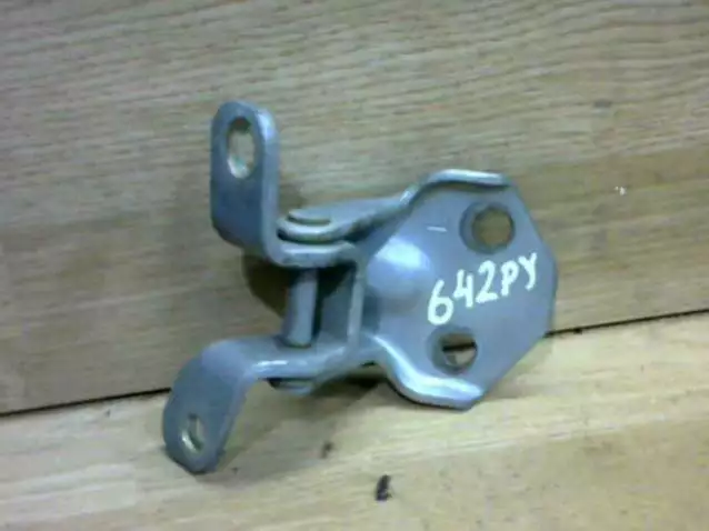Петля двери к Mazda 323 2002