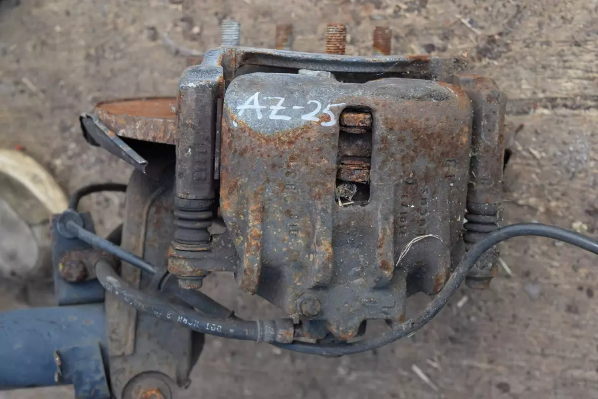 Суппорт передний левый к Rover 25 2000