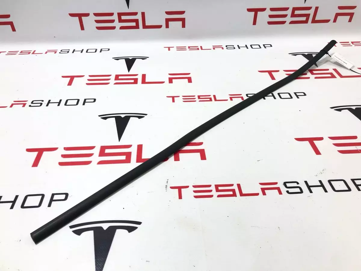 Уплотнитель к Tesla Model X 2019