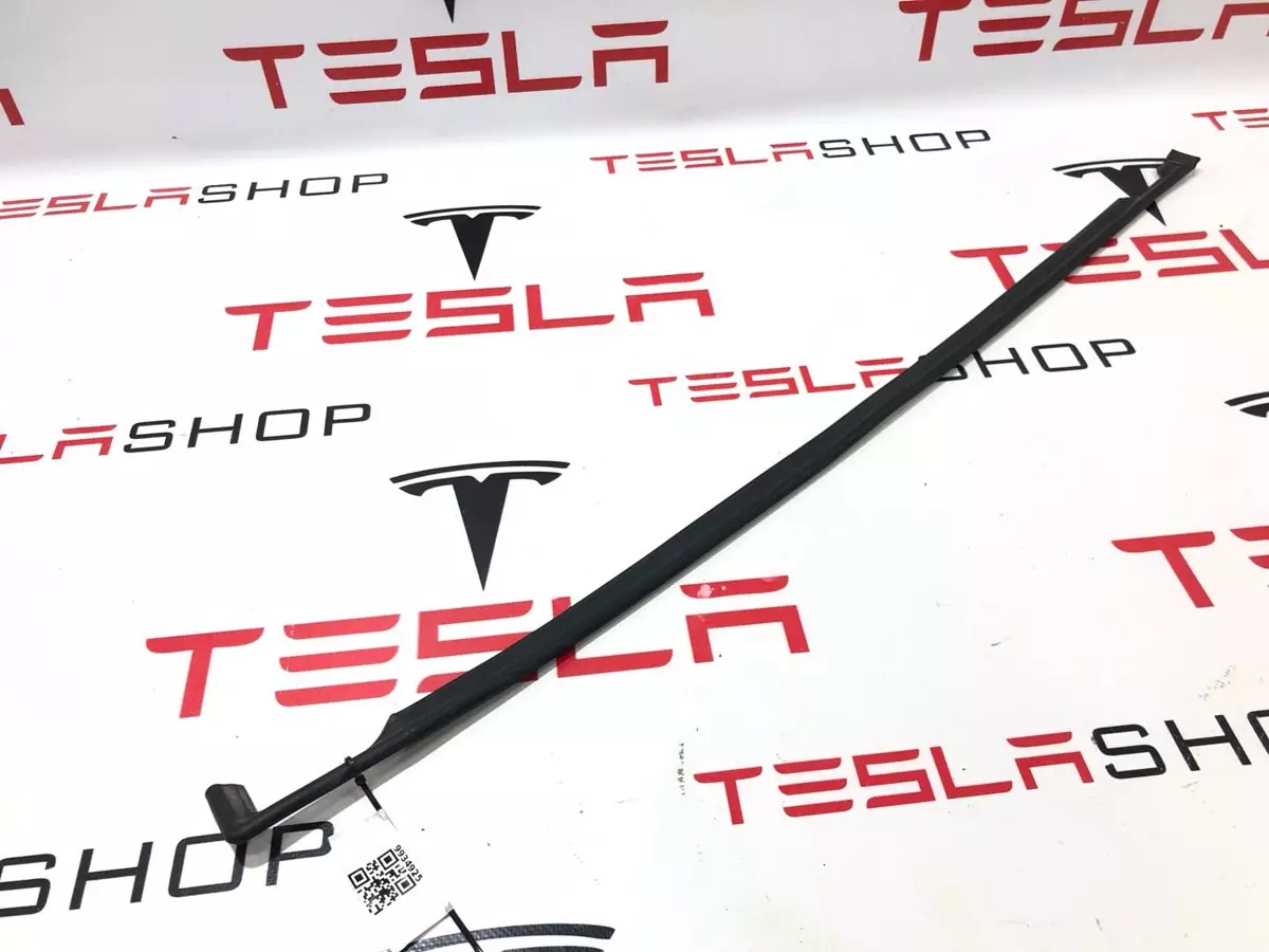 Уплотнитель двери сдвижной к Tesla Model X 2019