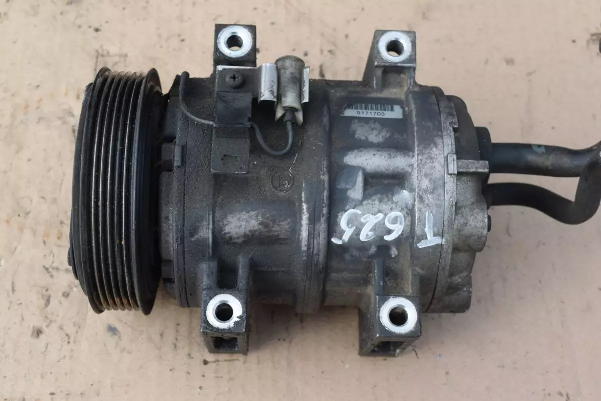 Компрессор кондиционера к Volvo V70 2000