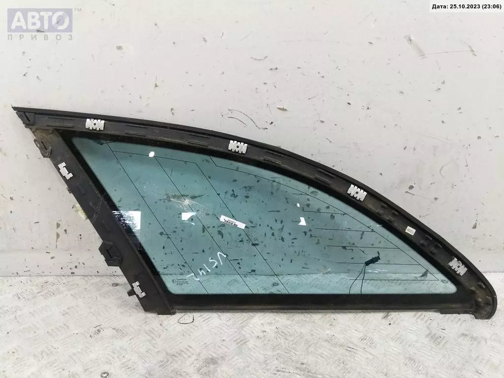 Стекло кузовное боковое левое  к Mercedes-Benz C-klasse 2002